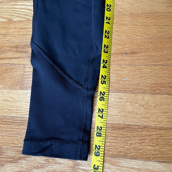 Lululemon leggings size 8 black with mesh - Picture 2 of 11